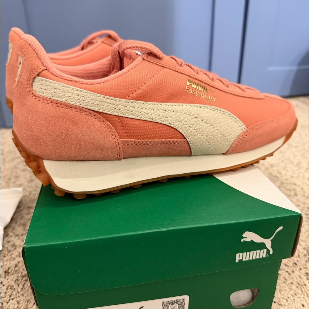 NEW NIB PUMA Women's Easy Rider Sneakers - size 8.5